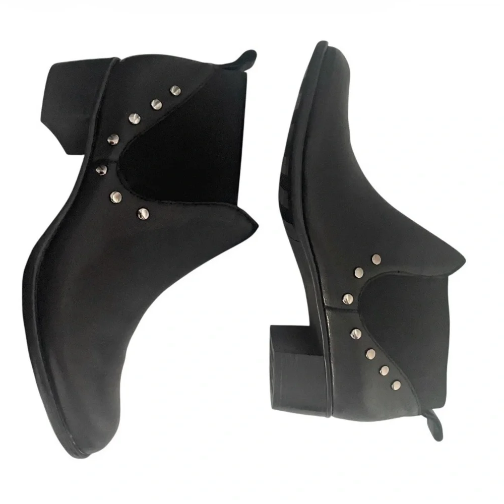 Munro Black Leather Ankle Booties with Silver Accents Sz 8